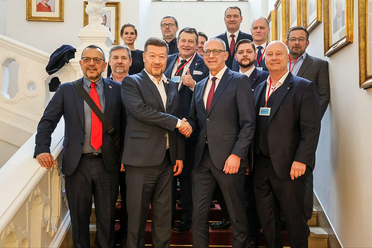 AfD vertieft Zusammenarbeit mit tschechischer Regierung!